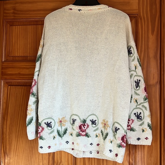 Bushwacker Women’s M Ivory Flowered Cardigan - Picture 4 of 4